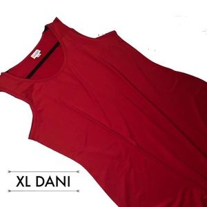 BNWT XL LuLaRoe Dani - True Red ♥️♥️